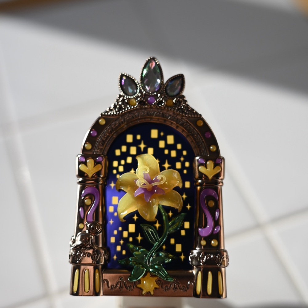 Bath & Body Works Rapunzel
Wallflower Night Light NWT Limited Edition - Picture 15 of 15